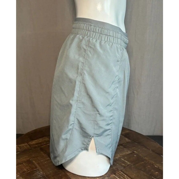 Nike Women's Grey Dri Fit Running Shorts Zip Pocket Size Xsmall - Picture 3 of 14